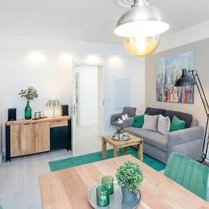 The Lachmann Vh, 2br One Living Up To 6 People Berlin
