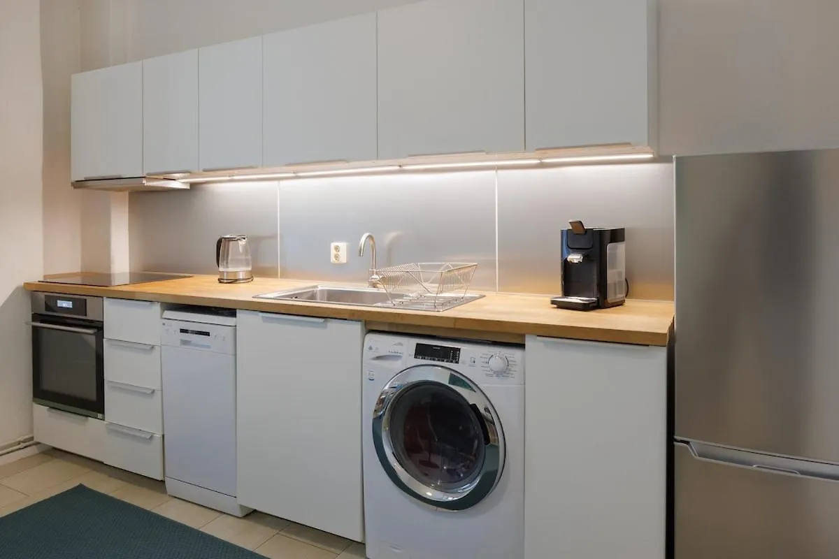 Generous Room In Central Berlin 4 0*,